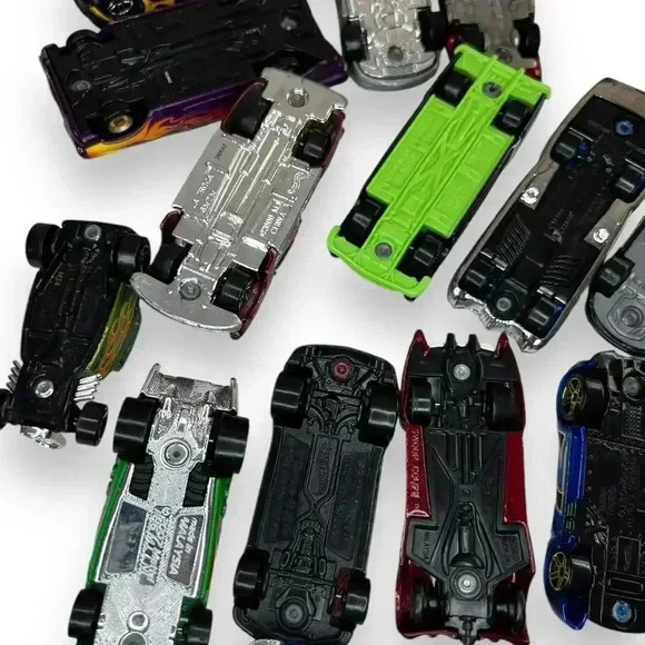 Hot Wheels Classic & Race Car Collection - Set of 16 Die-Cast Cars - Picture 10 of 13